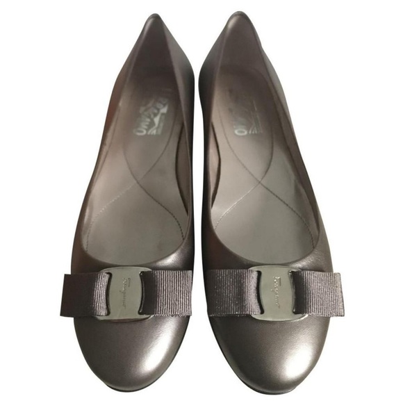 Salvatore Ferragamo Varina Bronze Logo Ballet Flats - Picture 1 of 12